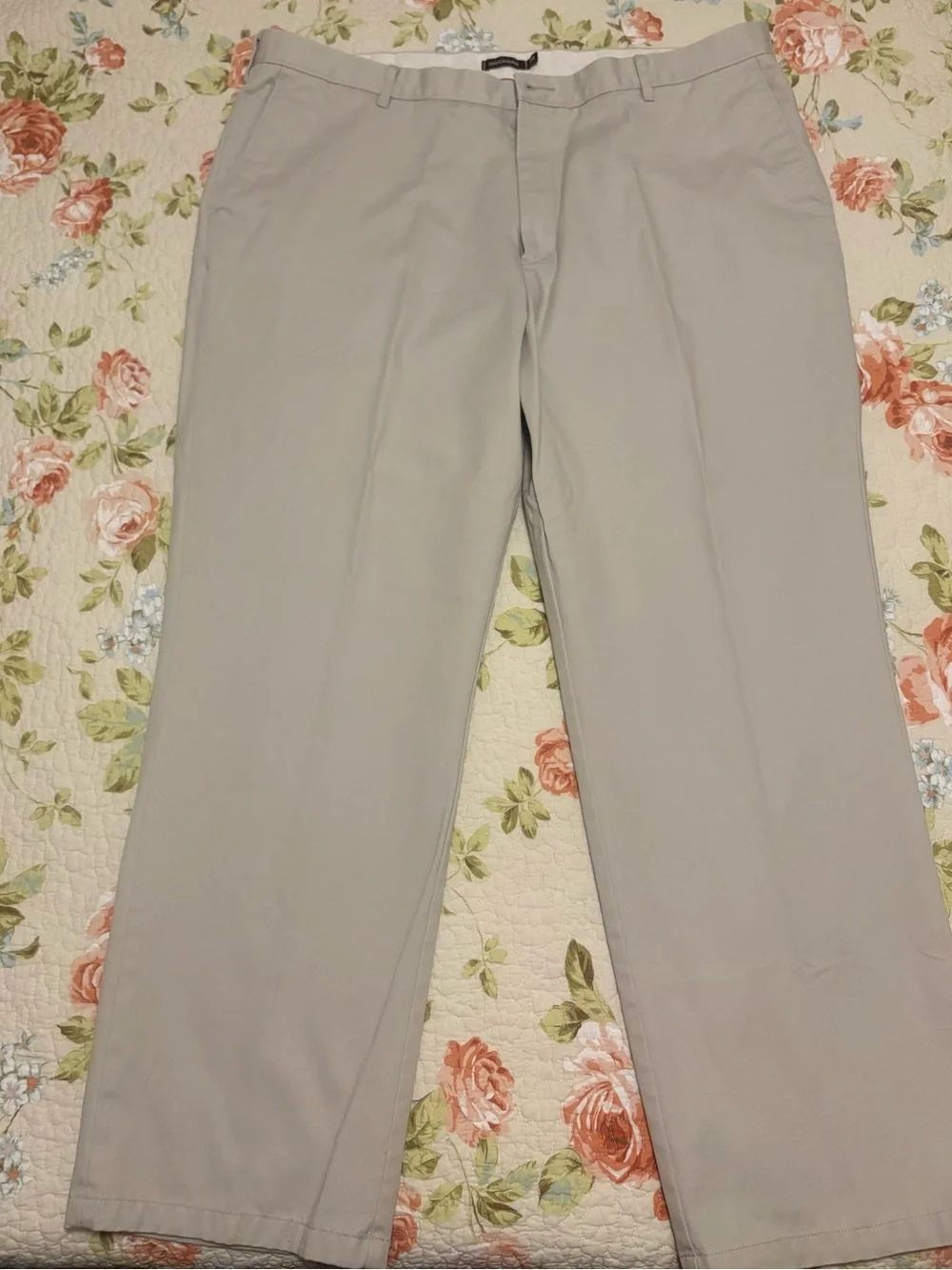 DOCKERS D3 CLASSIC FIT FLAT FRONT KHAKI Pants for Men’s  W42 X L30